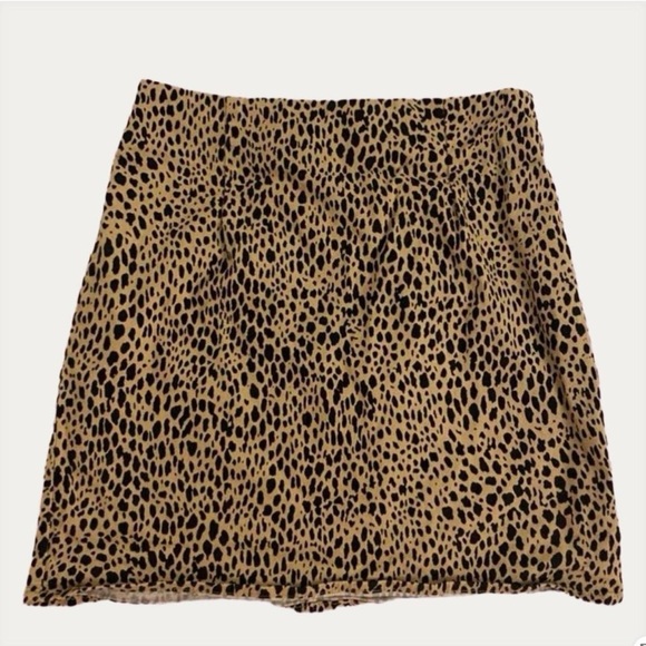Brandy Melville Leopard Print Mini Skirt Size 3 - Picture 4 of 9